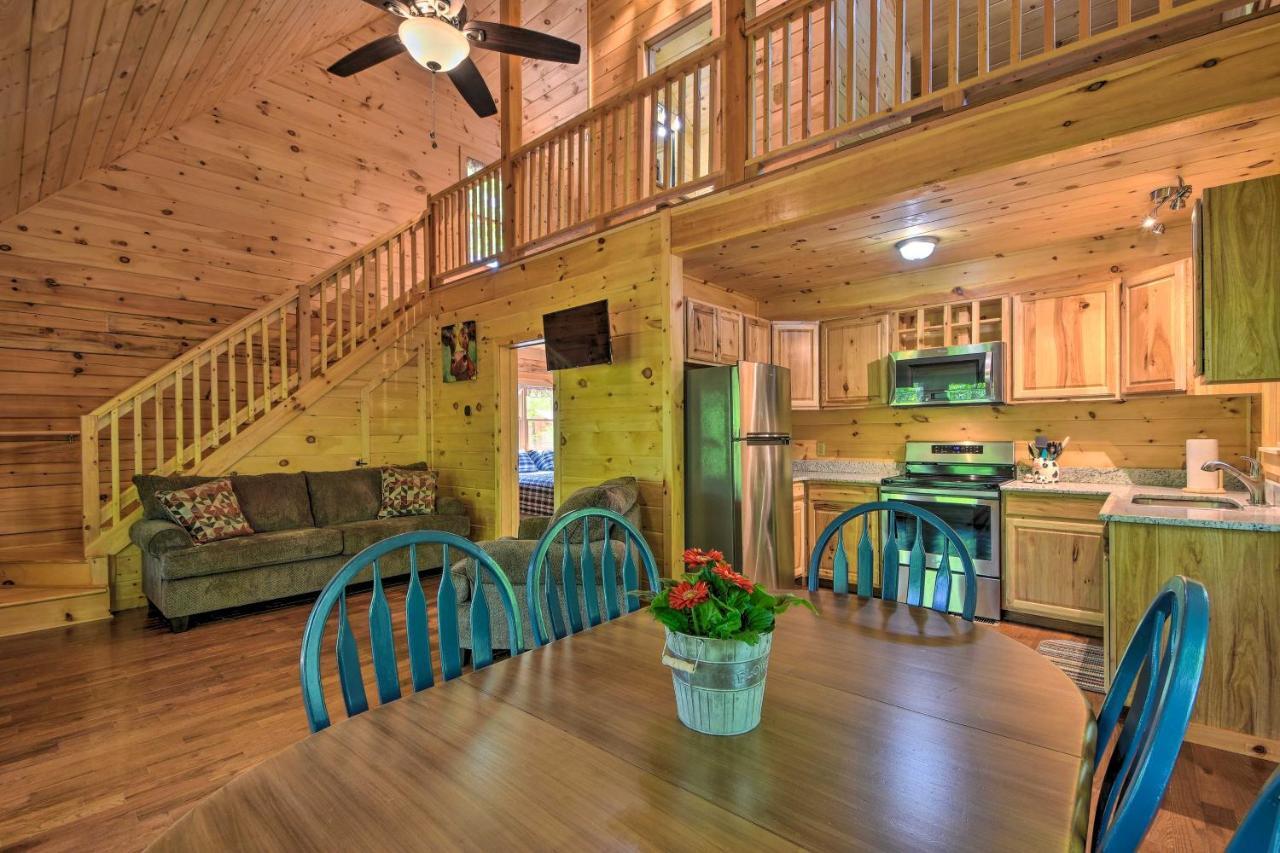 Murphy Cabin With Spacious Deck And Forest Views! Bagian luar foto