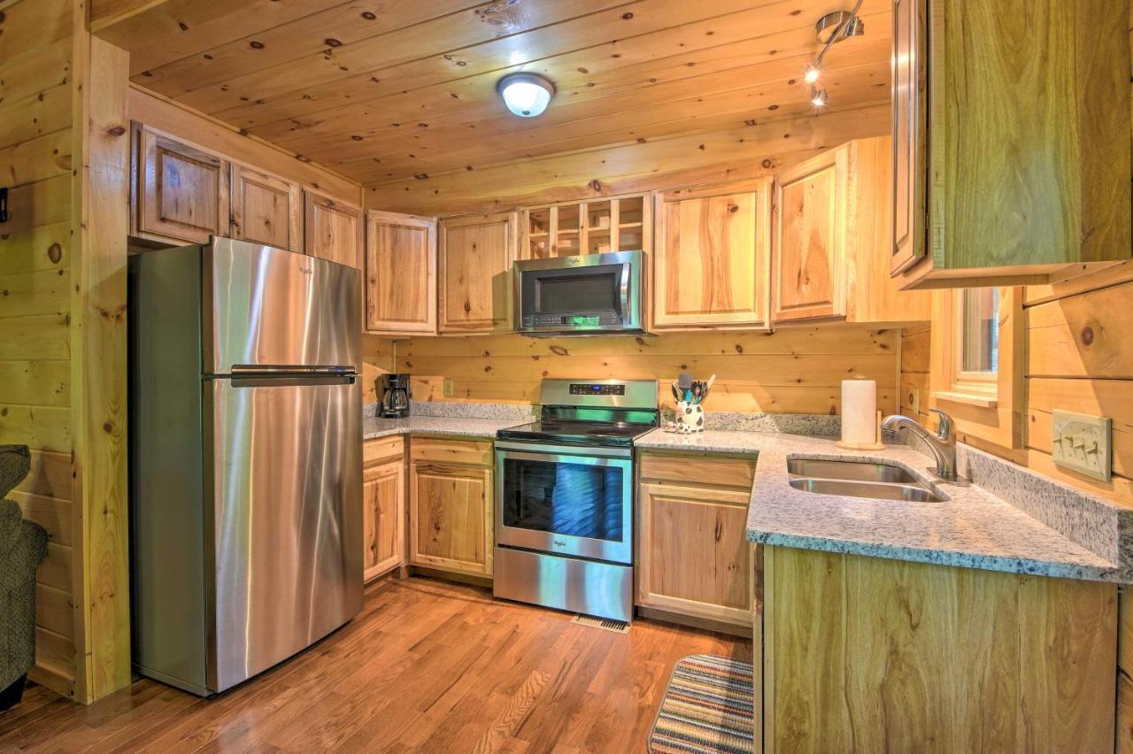 Murphy Cabin With Spacious Deck And Forest Views! Bagian luar foto