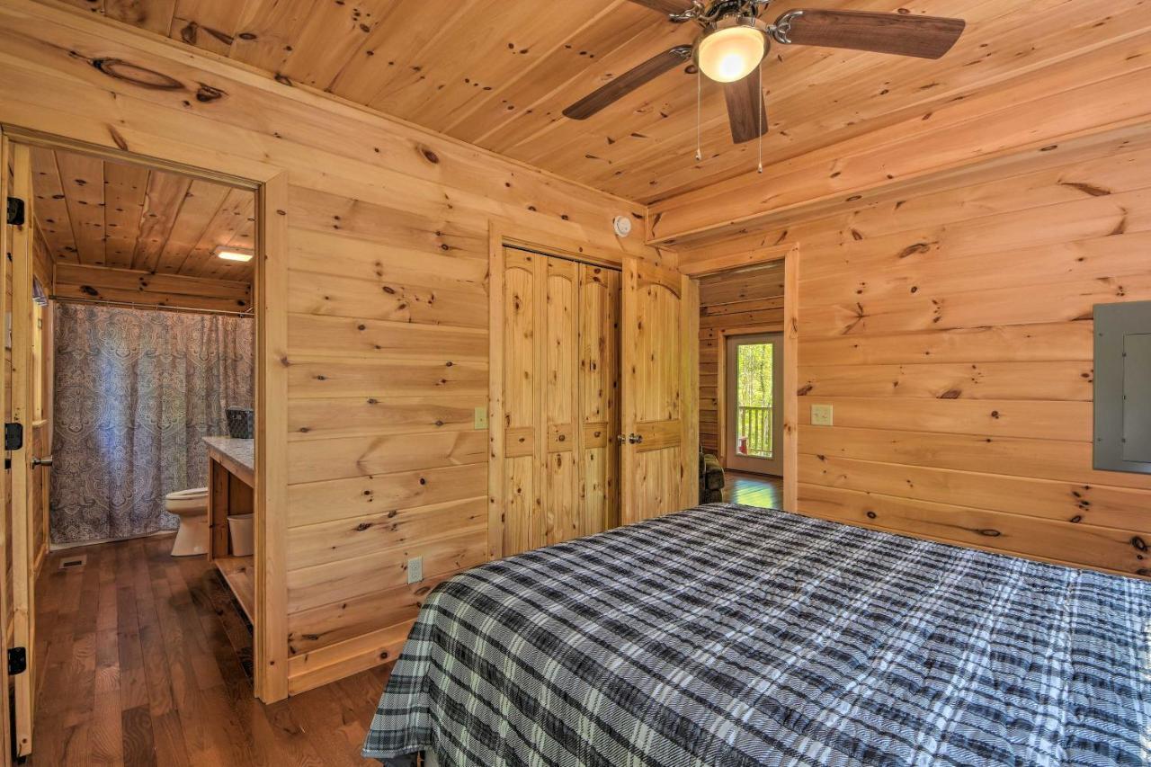 Murphy Cabin With Spacious Deck And Forest Views! Bagian luar foto