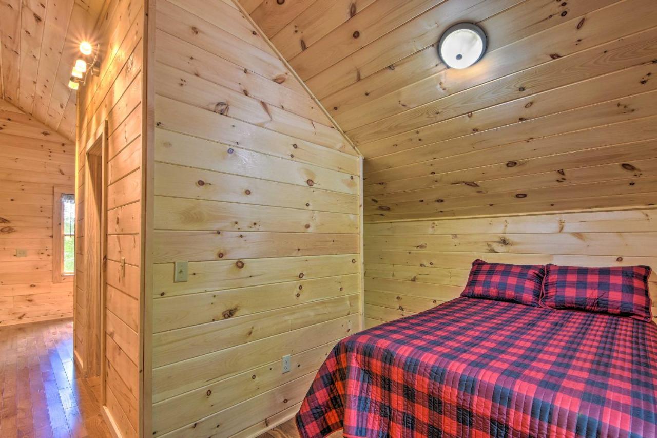Murphy Cabin With Spacious Deck And Forest Views! Bagian luar foto