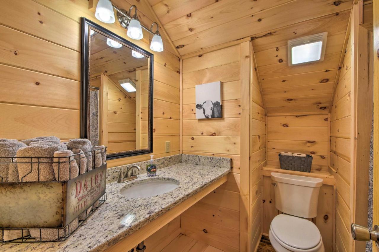 Murphy Cabin With Spacious Deck And Forest Views! Bagian luar foto