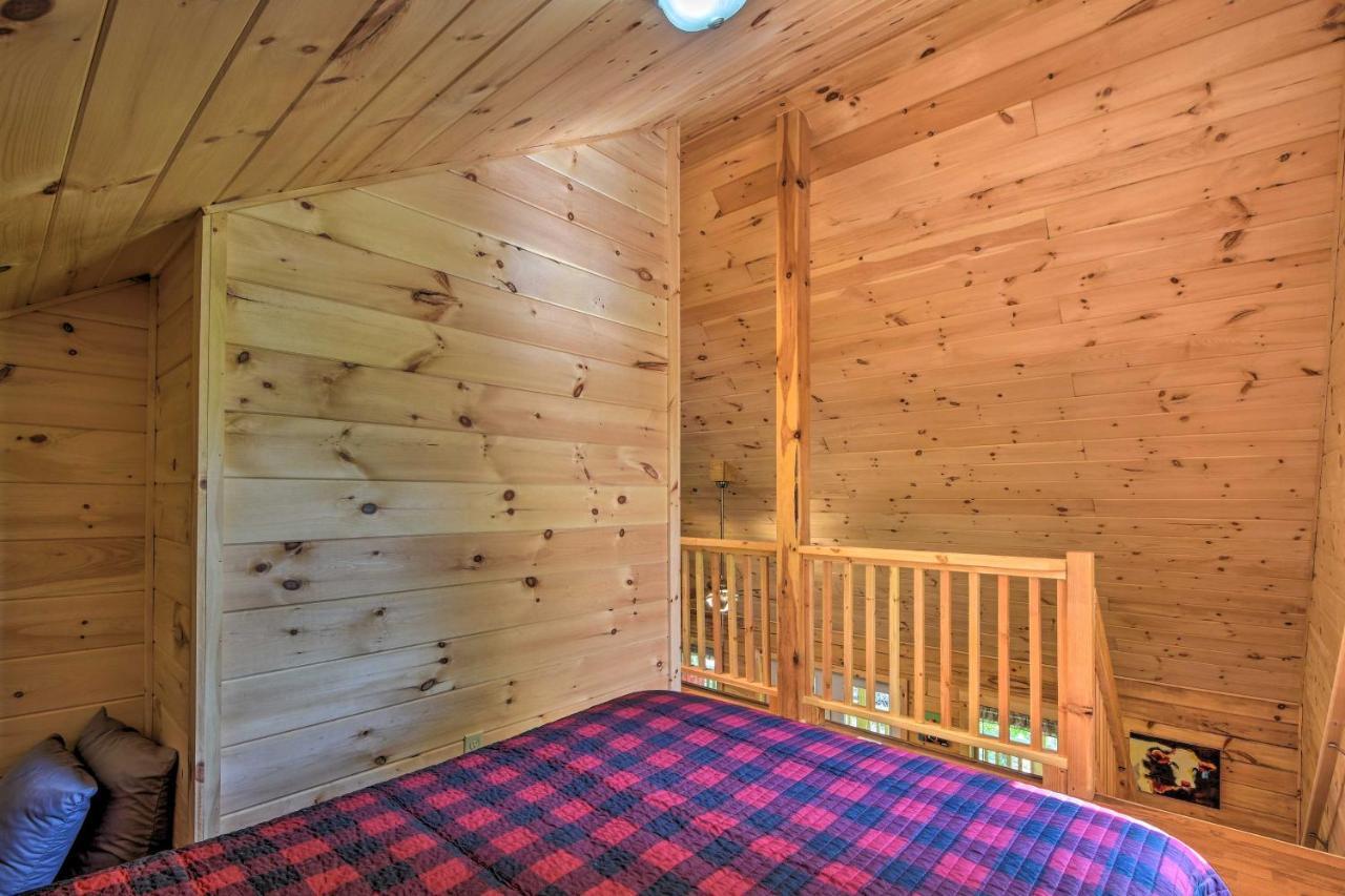 Murphy Cabin With Spacious Deck And Forest Views! Bagian luar foto
